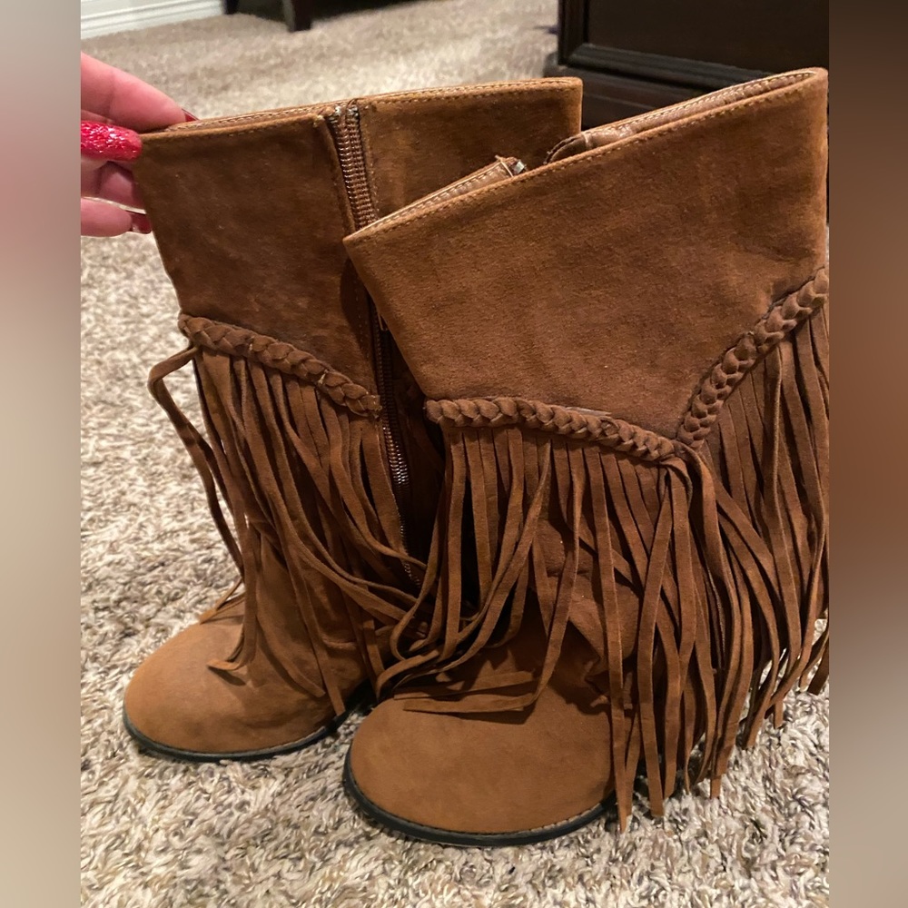 Camel Adriana New York boots with fringe, size 7